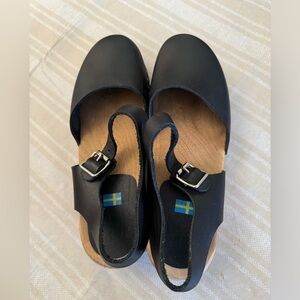 Swedish Clogs Women’s size 10, wood soles, very cute on.